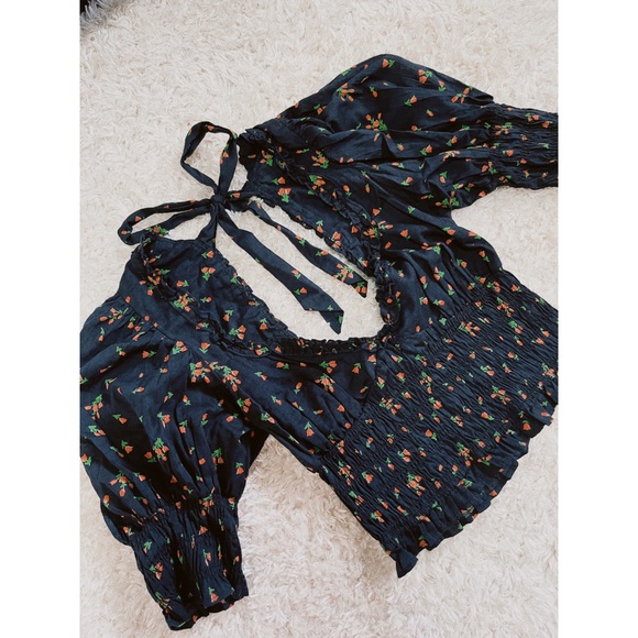 ✨NEW✨ URBAN OUTFITTERS Puff Sleeve Top - Picture 5 of 9